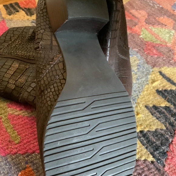 Awesome Leather Bootie. ELITES SIZE 8 - Picture 6 of 9